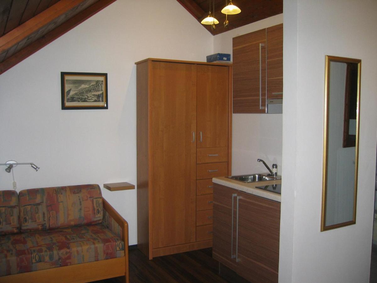 Apartments Larsen Omis Ngoại thất bức ảnh