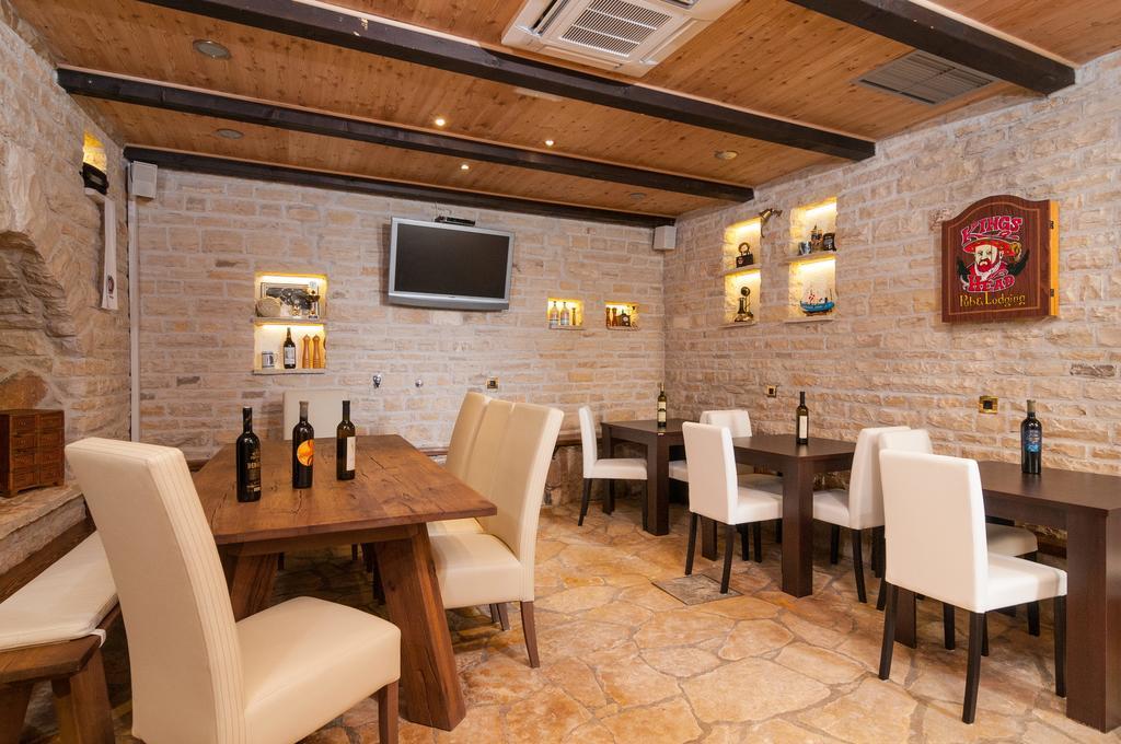Apartments Larsen Omis Ngoại thất bức ảnh