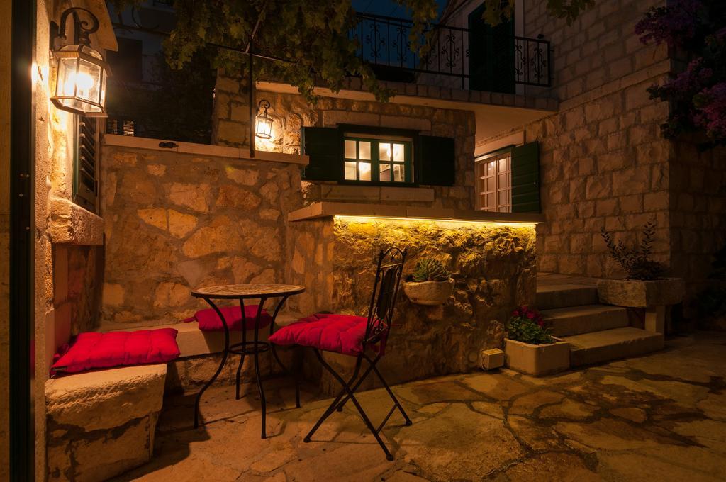 Apartments Larsen Omis Ngoại thất bức ảnh
