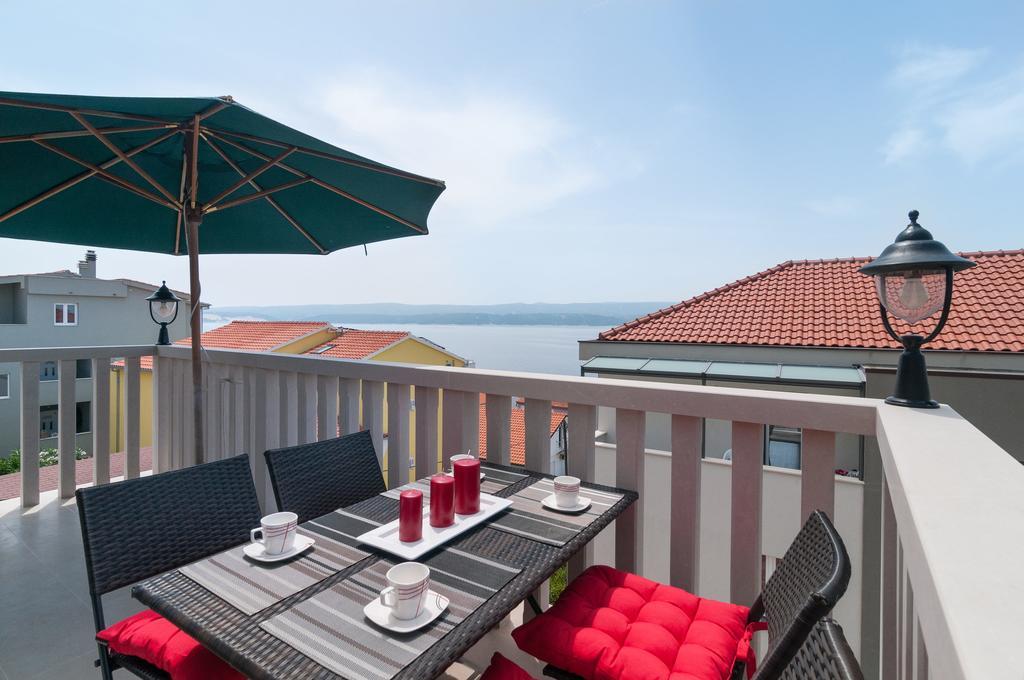 Apartments Larsen Omis Ngoại thất bức ảnh