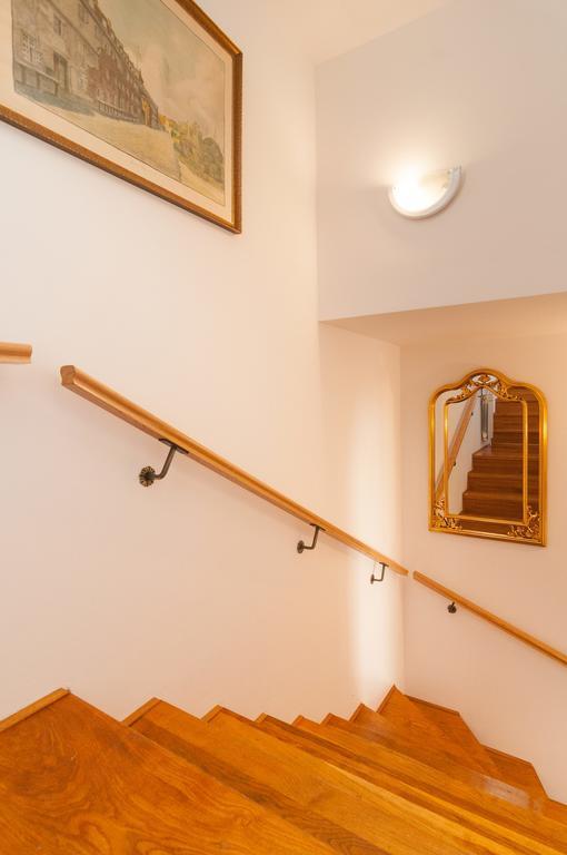 Apartments Larsen Omis Ngoại thất bức ảnh