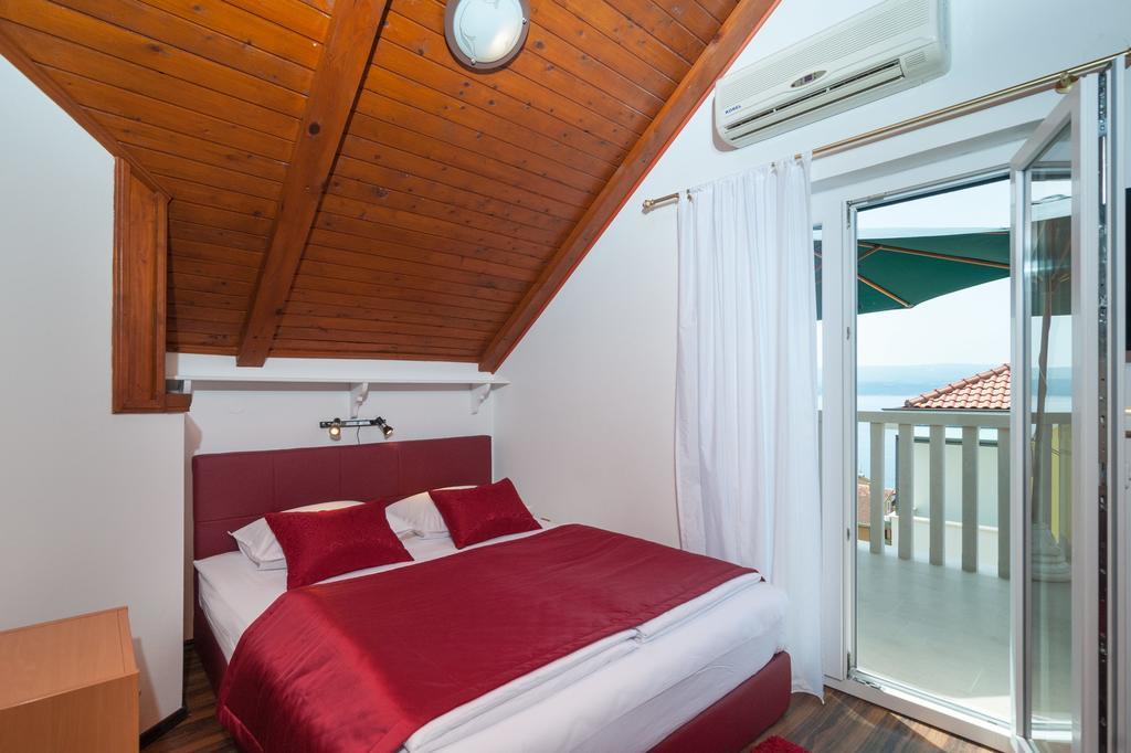Apartments Larsen Omis Ngoại thất bức ảnh
