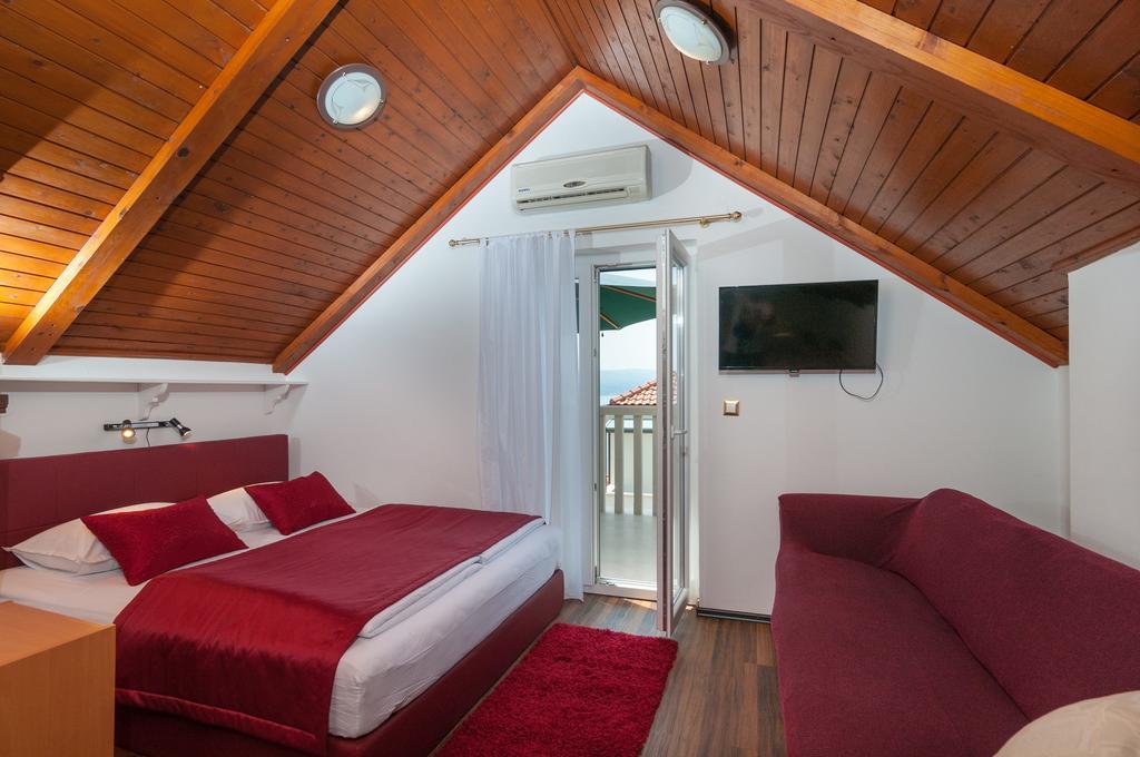 Apartments Larsen Omis Ngoại thất bức ảnh