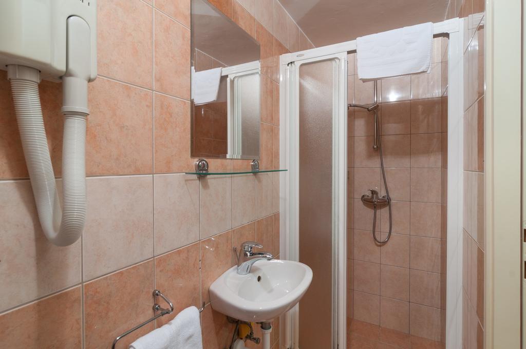 Apartments Larsen Omis Ngoại thất bức ảnh