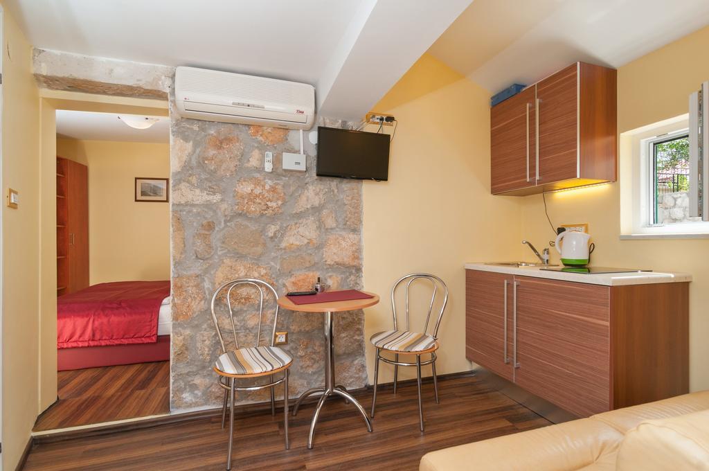 Apartments Larsen Omis Ngoại thất bức ảnh