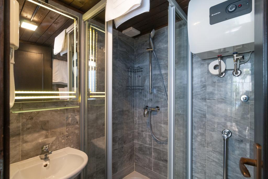 Apartments Larsen Omis Ngoại thất bức ảnh