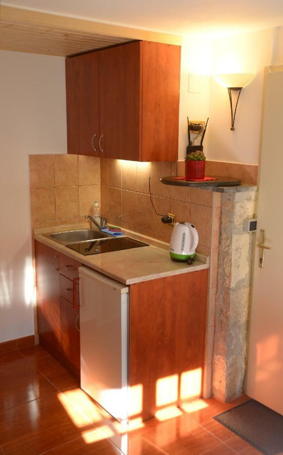 Apartments Larsen Omis Ngoại thất bức ảnh